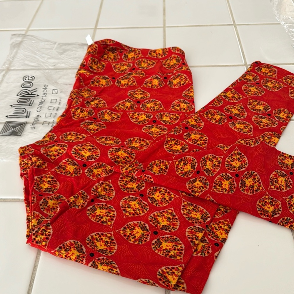 🍁 Geometric TC LULAROE LEGGING